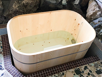 Rounded corners box type wooden bath