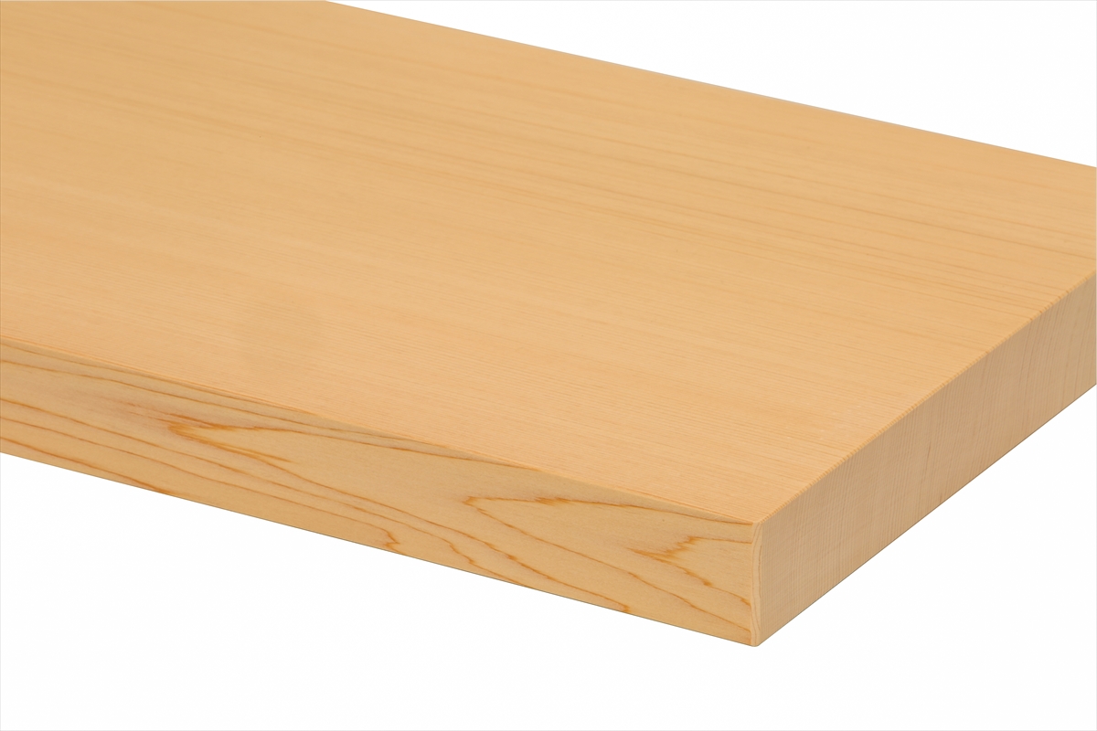 樹齢三百年の木曽檜(ひのき)の一枚板。包丁の刃当たりがよいため使いやすく、檜(ひのき)の強い殺菌力で衛生的です。